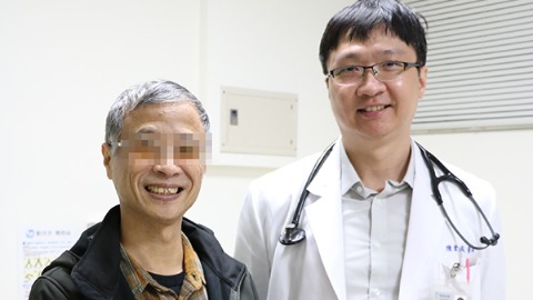陳韋成醫師與患者合照