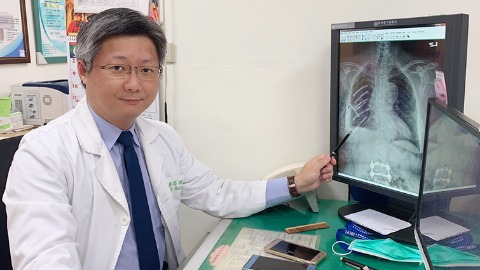 國軍臺中總醫院胸腔外科主任謝志明醫師