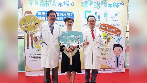 中國醫藥大學附設醫院內科部胸腔內科主任涂智彥（右）