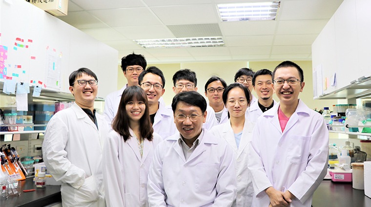 陽明大學臨床醫學研究所講座教授楊慕華與團隊