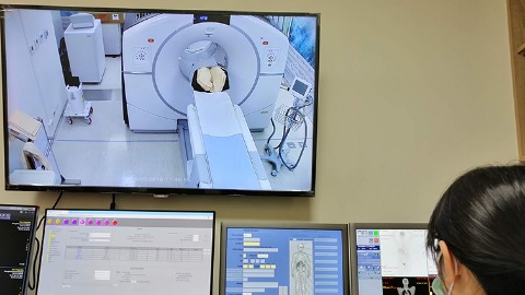 五環數位廣域正子／X射線斷層掃描儀（PET/CT）