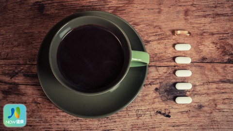 感冒藥配咖啡