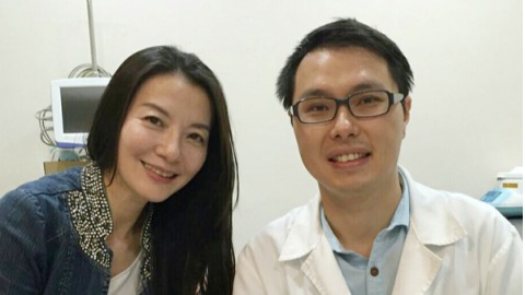 藝人陳若萍（左）何彥德醫師（右）