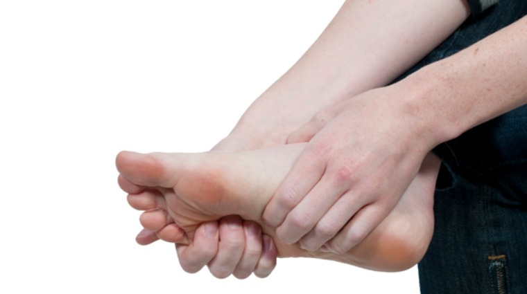 足膜使用太頻繁 少女腳底紅腫難行走 | NOW健康｜健康數位內容第一品牌！