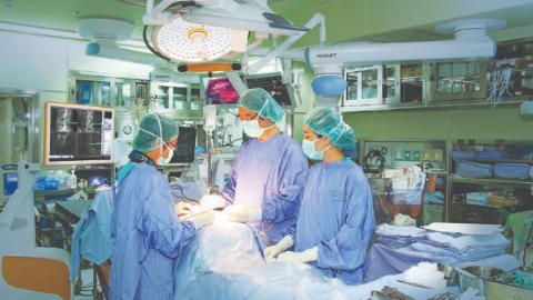 脊椎微創錐釘植入手術
