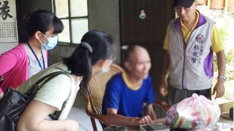 家醫聯合訪視服務團隊與獨居長者 家醫聯合訪視服務團隊與獨居長者
