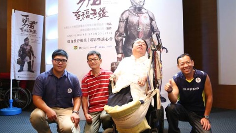 僵直性脊椎炎病友：左起為劉昱宏、張祖坪、林關生、林孚爾