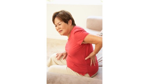 老人家腰背痠痛 中醫治療勤作伸展恢復佳