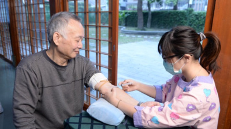 暈眩軟腳太疲勞? 恐為慢性淋巴球性白血病警訊 暈眩軟腳太疲勞? 恐為慢性淋巴球性白血病警訊