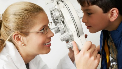 近視控制－角膜塑型片 防止學童視力惡化
