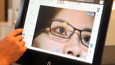 醫學驗光、配鏡客製化 訂做個人專屬眼鏡