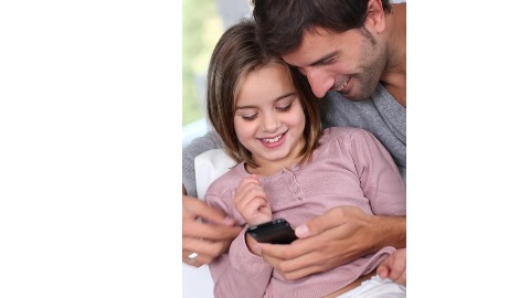 智慧型手機安撫幼童 高度近視成隱憂