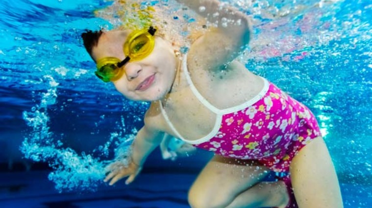 小孩學游泳 有助提升學習力