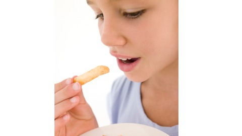 小孩常吃垃圾食物 容易變笨？！