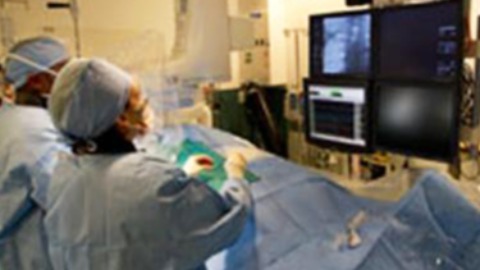 由於顱內動脈瘤手術屬高難度外科手術，基底動脈瘤更是外科手術幾不可抵達之處。