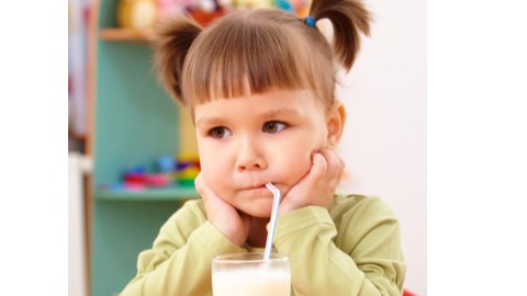 兒童喝牛奶拉不停　過敏體質中醫調理