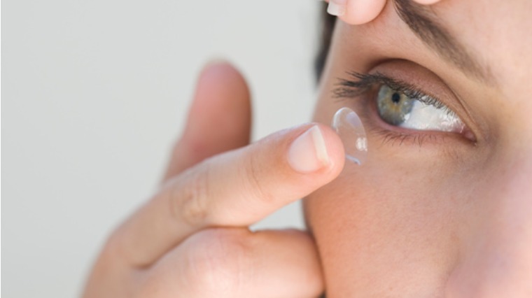 配隱形眼鏡和近視雷射 應注意眼睛角膜弧度差異
