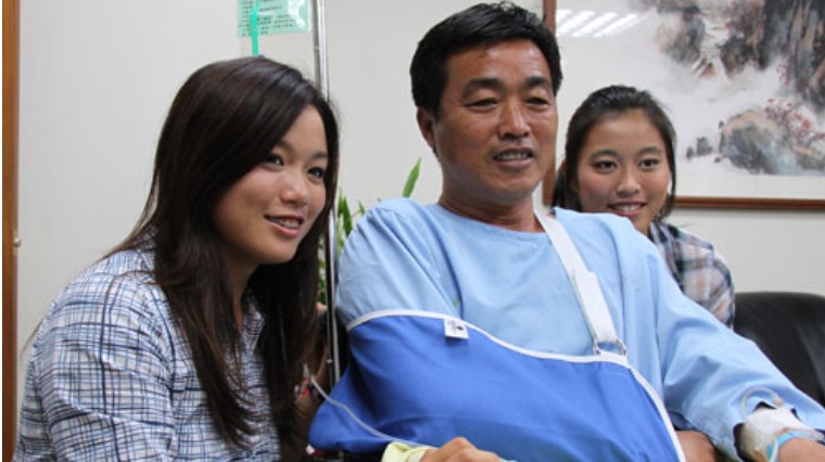 詹詠然父親肩傷復發　微創關節鏡手術成功